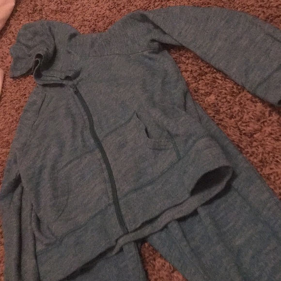 Outfit - Picture 2 of 3